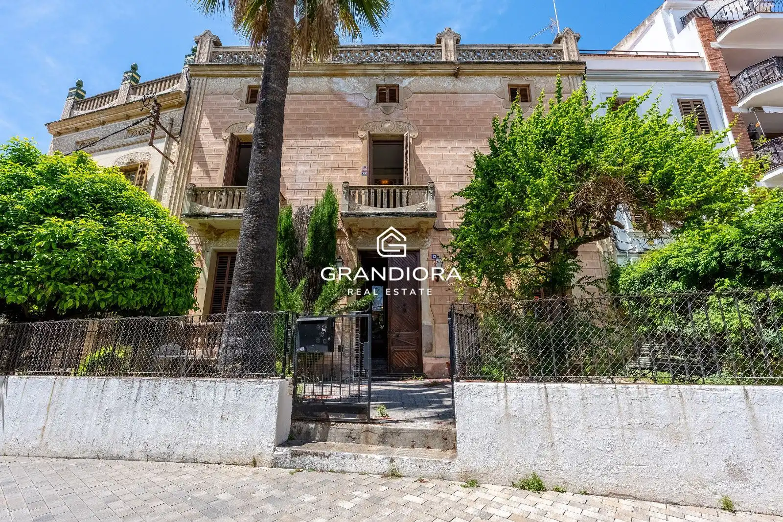 Exterior view of Houses for sale in El Masnou  with Terrace