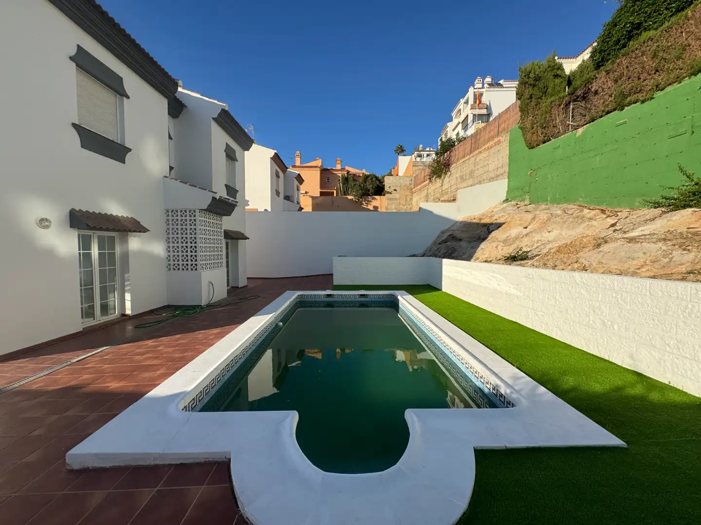 Piscina de Casa o xalet en venda en Rincón de la Victoria amb Aire condicionat, Jardí privat i Terrassa