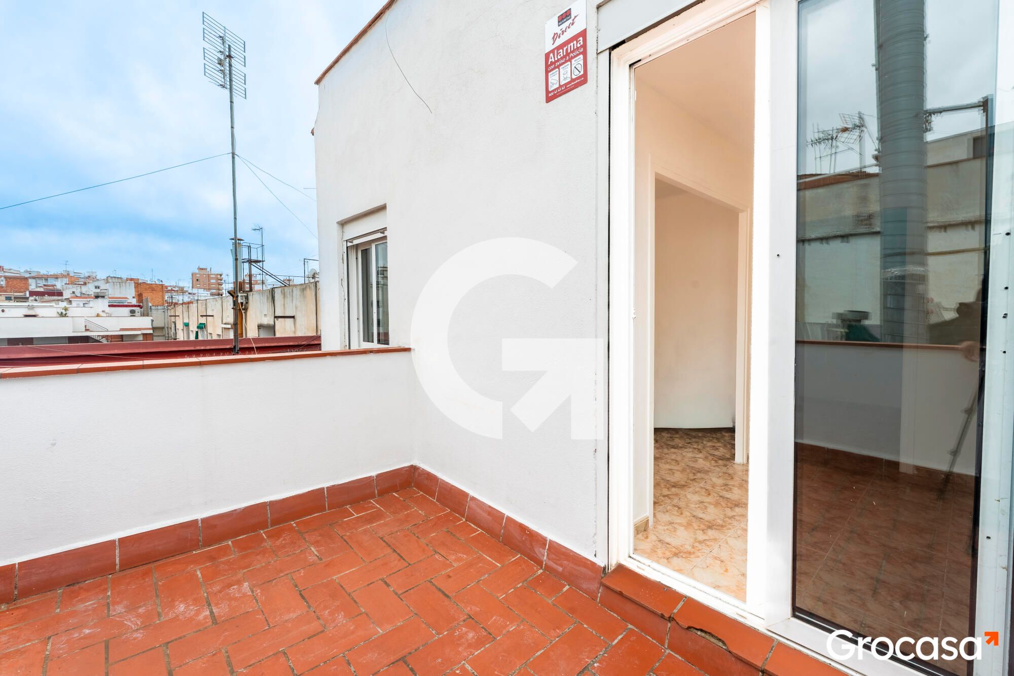 Terraza de Ático en venta en L'Hospitalet de Llobregat con TV, Balcón y Internet