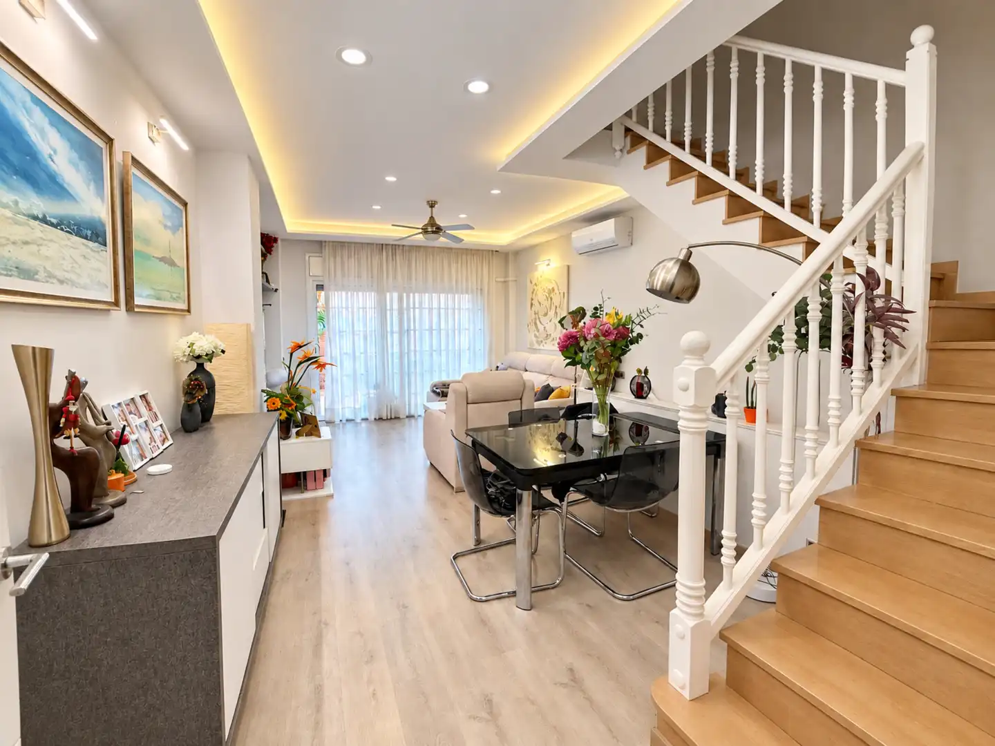 Sala de estar de Casa adosada en venta en Sant Andreu