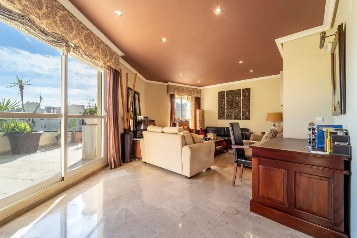 Wohnzimmer von Dachboden zum Verkauf in Torremolinos mit Klimaanlage, Terrasse und Schwimmbad