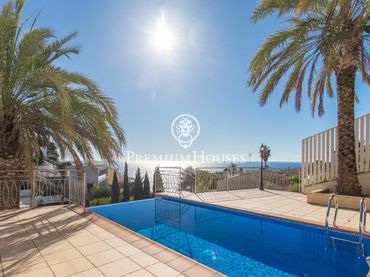 Casa con piscina in vendita a Montgoda