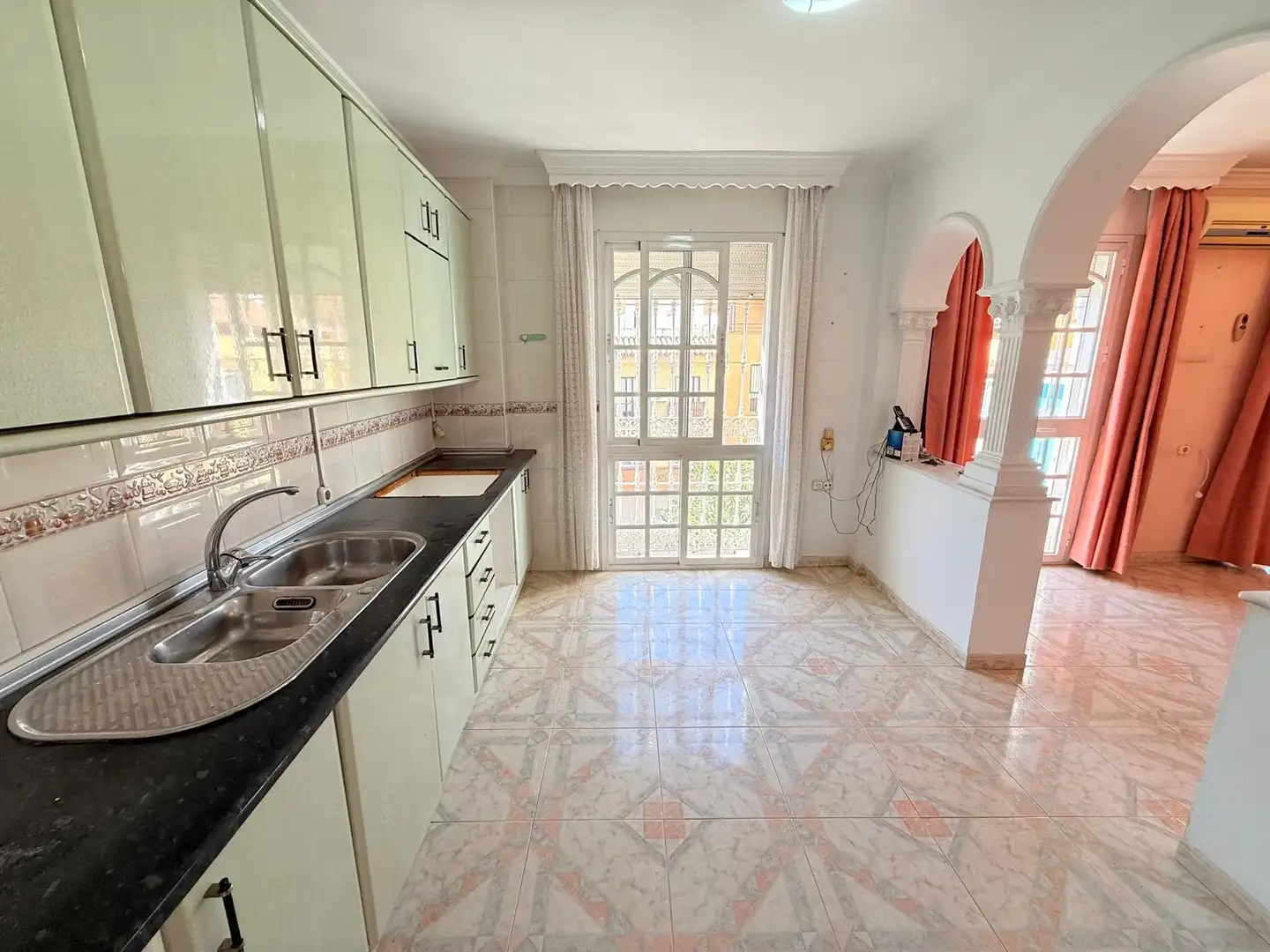 Cuina de Casa o xalet en venda en Málaga amb Terrassa i Balcó