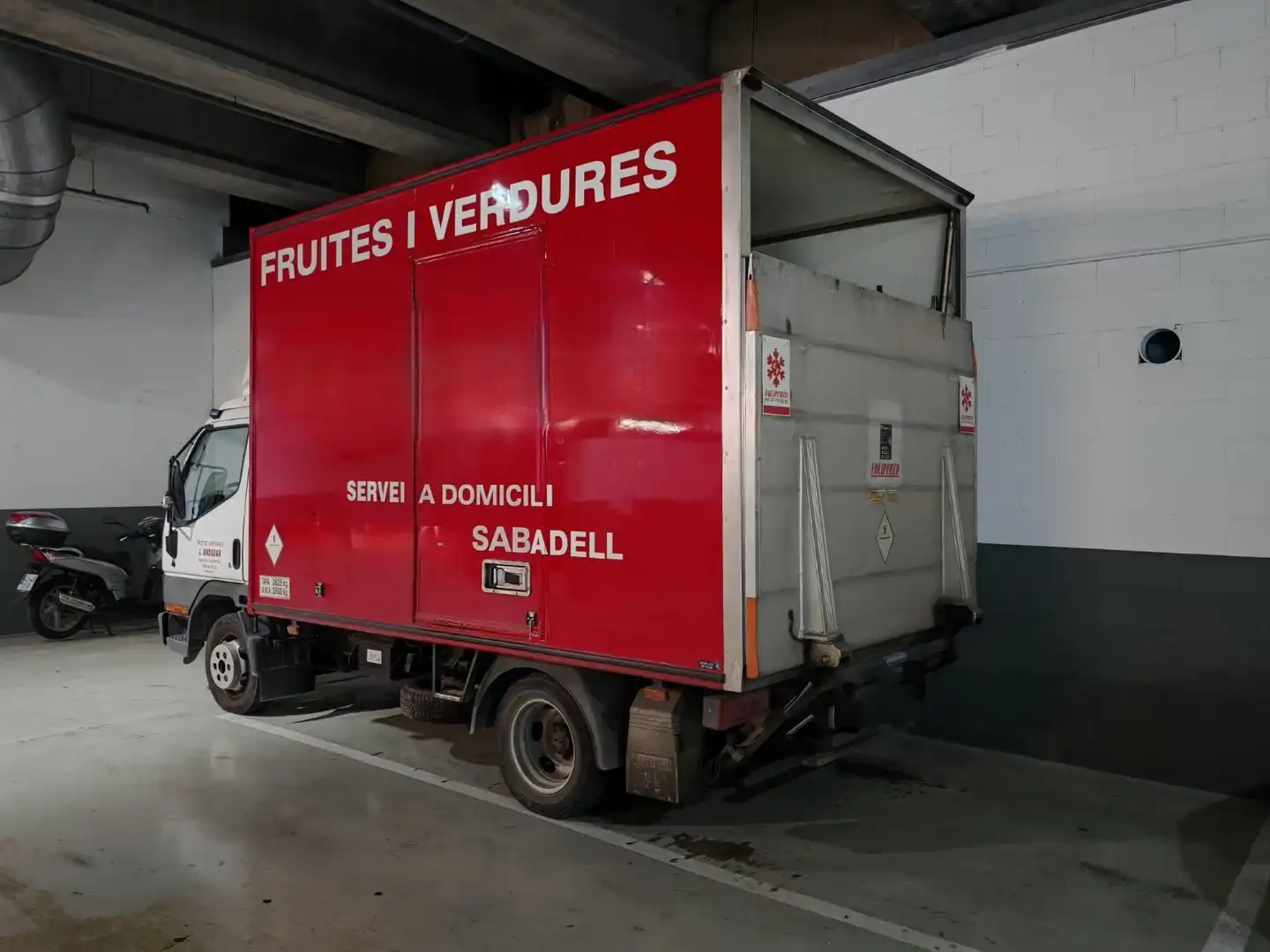 Parking de Local en traspaso en Sabadell con Aire acondicionado, Calefacción y Amueblado