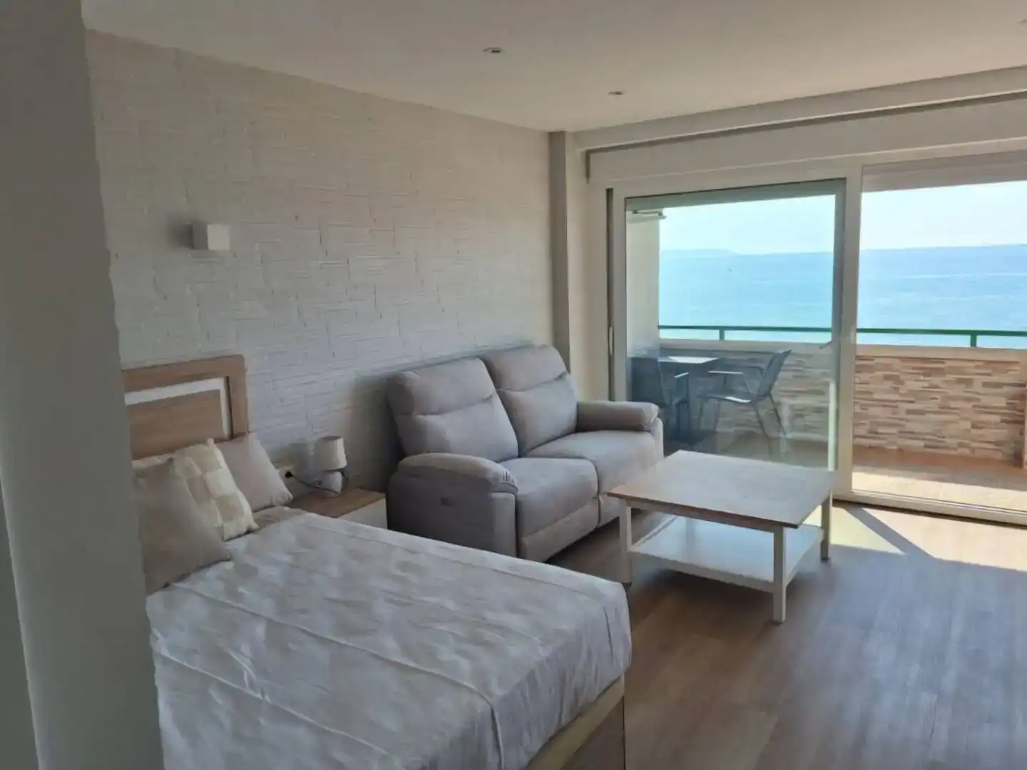 Schlafzimmer von Wohnung zur Miete in Roquetas de Mar mit Klimaanlage und Schwimmbad