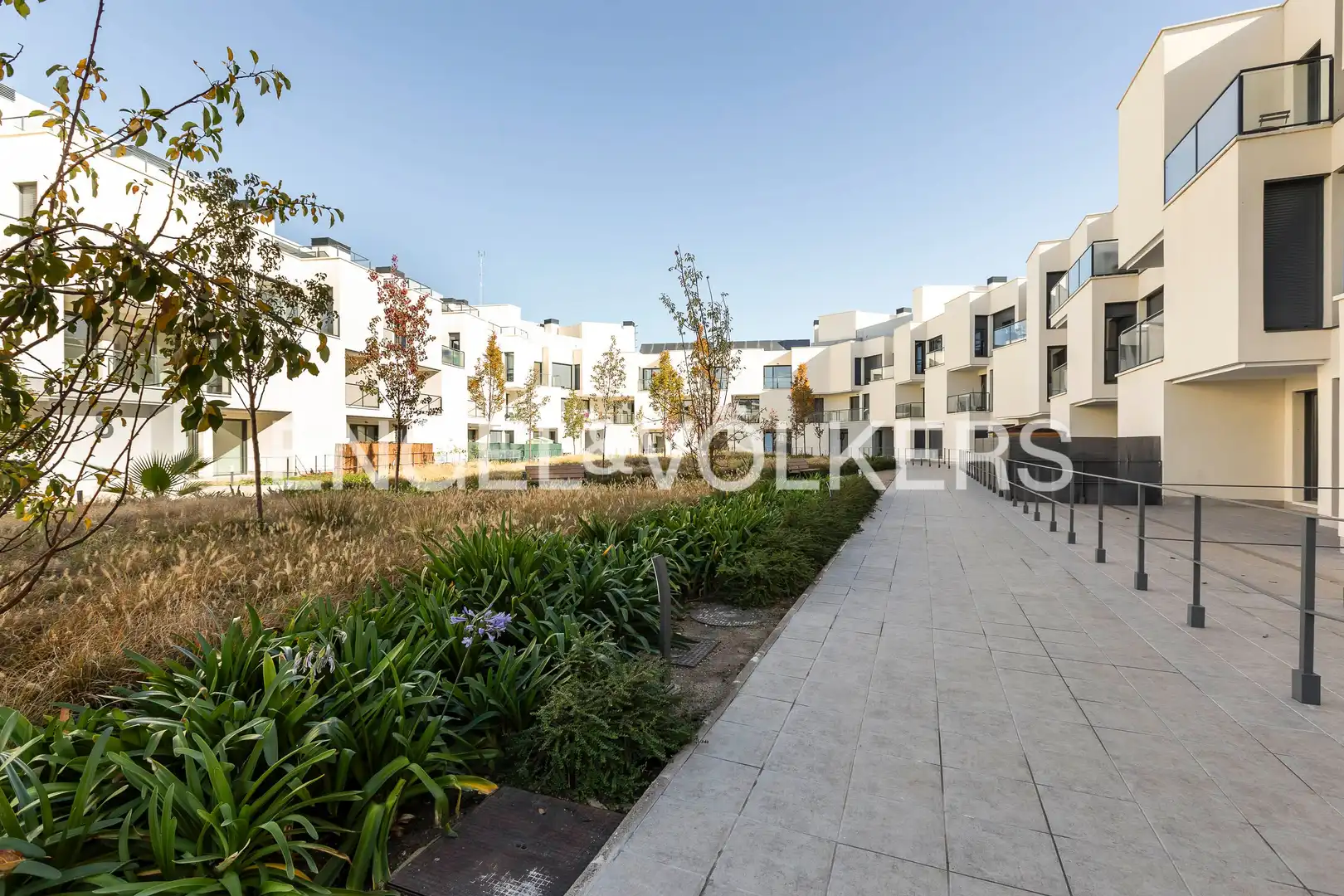 Exterior view of Flat for rent in San Sebastián de los Reyes  with Air Conditioner, Heating and Terrace