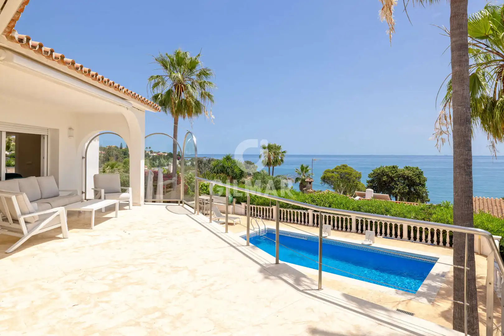 Vista exterior de Casa o xalet en venda en Sotogrande amb Calefacció, Jardí privat i Piscina