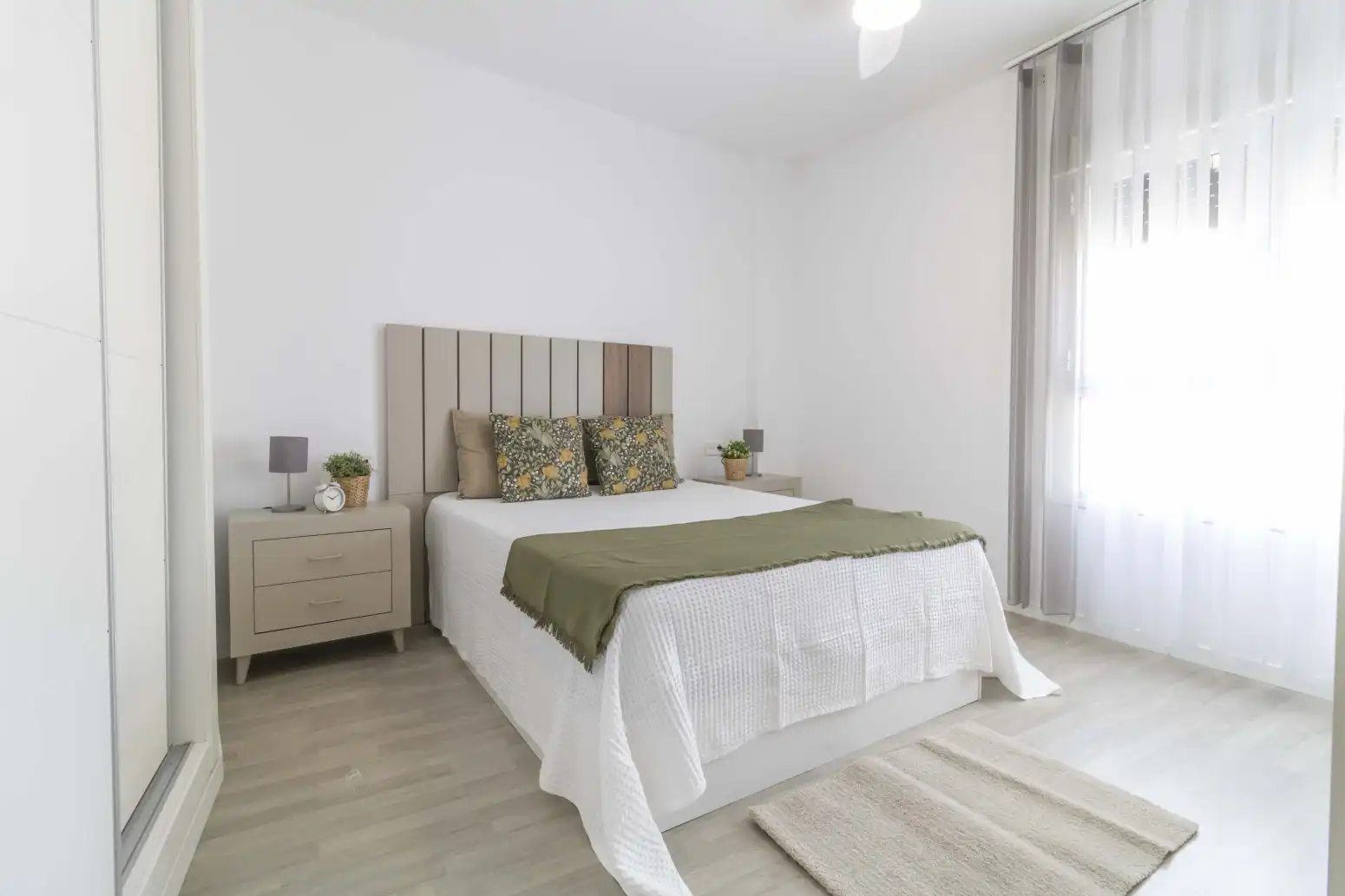 Habitación de Piso en venta en Sevilla con Aire acondicionado, Calefacción y Jardín privado