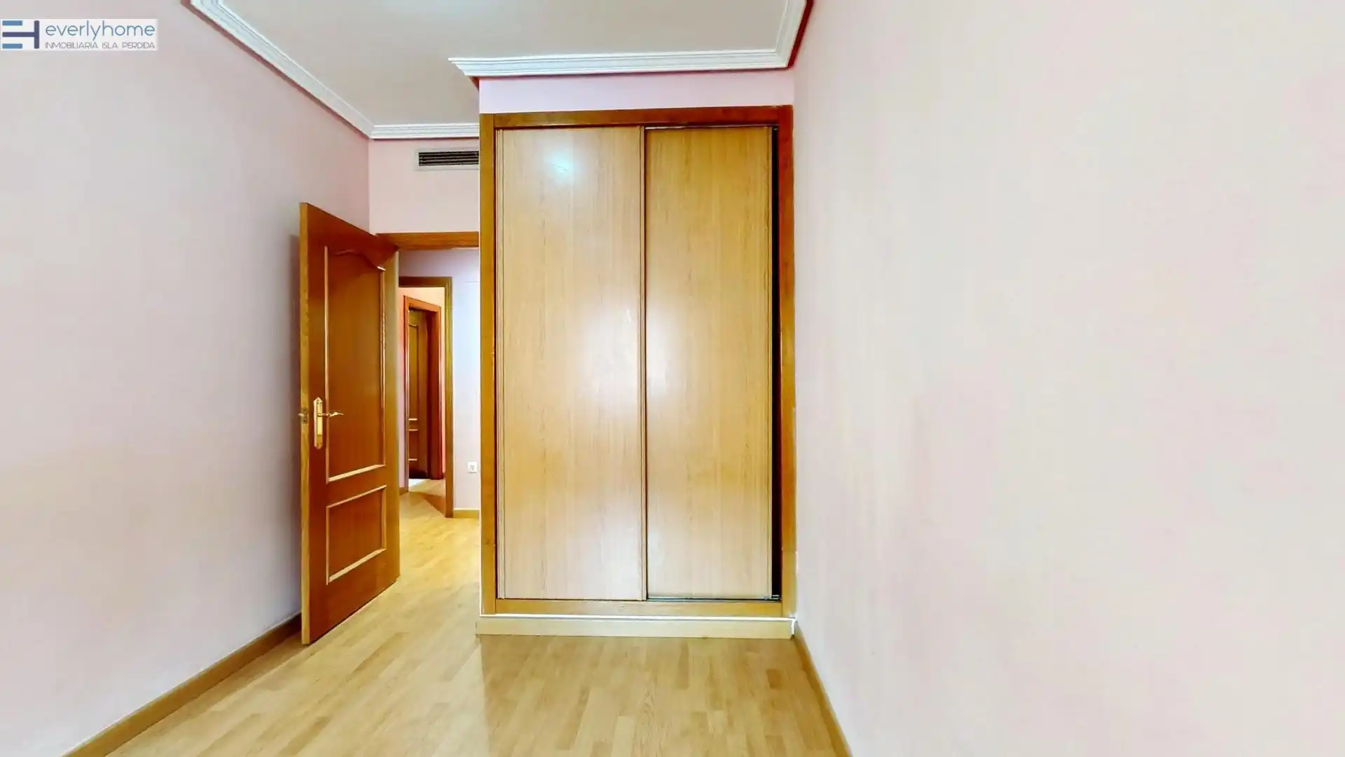 Habitación de Piso en venta en Castellón de la Plana / Castelló de la Plana con Parquet y Trastero