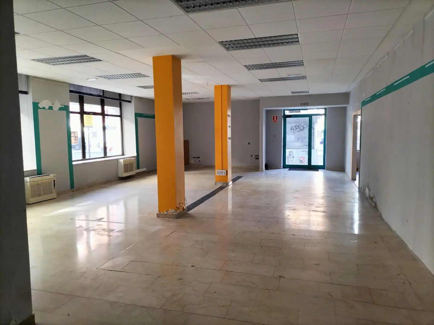 Local comercial en venda a Campo de la Juventud