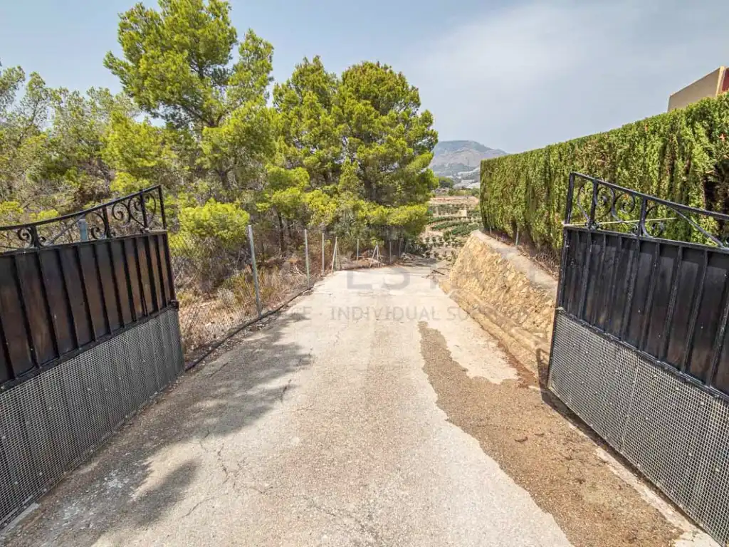 Vista exterior de Casa o xalet de lloguer en La Nucia amb Piscina