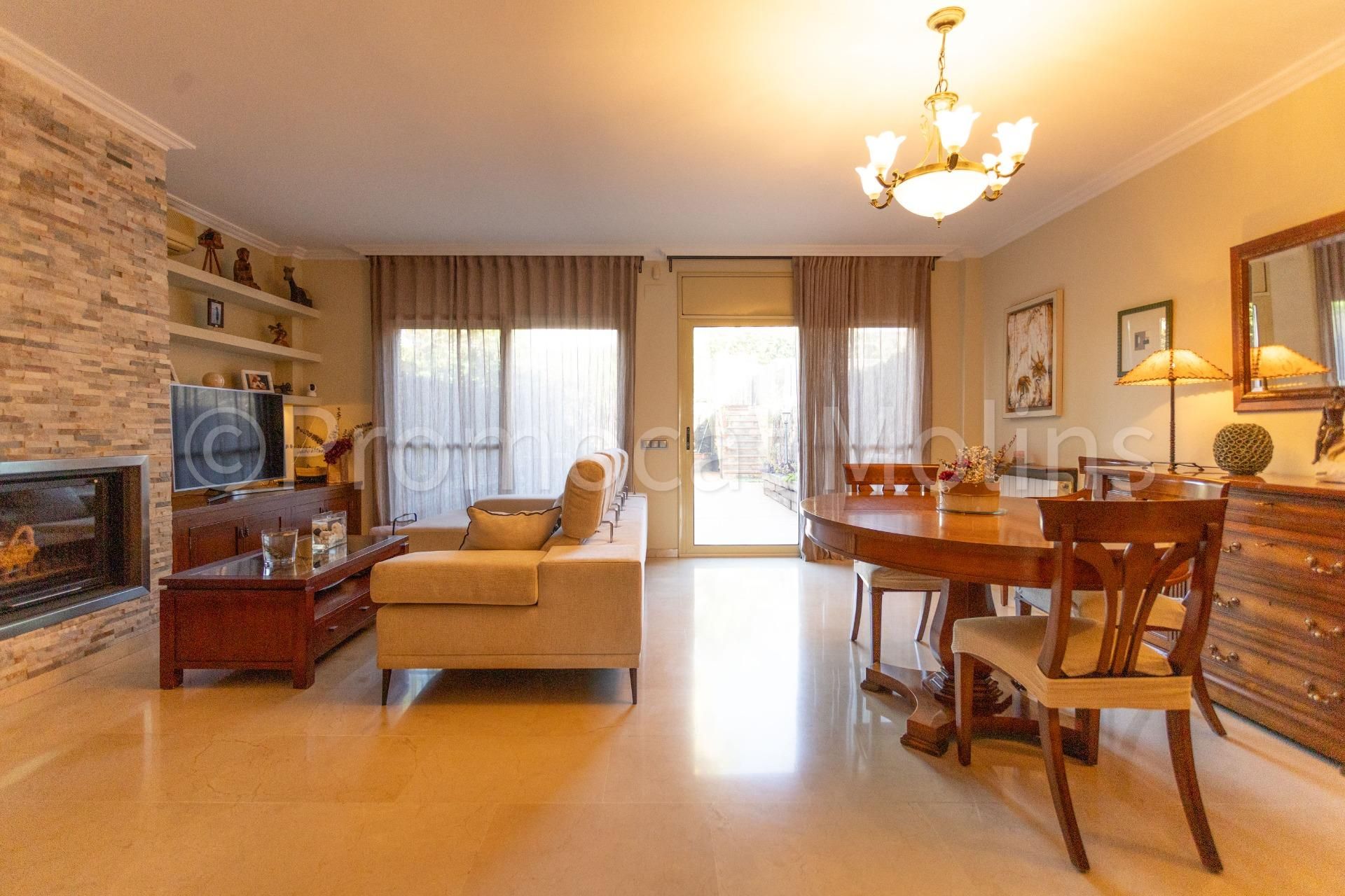 Living room of Single-family semi-detached for sale in Molins de Rei  with Air Conditioner, Heating and Private garden