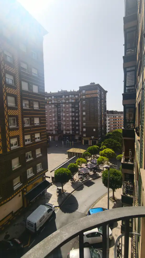 Vista exterior de Pis en venda en Avilés amb Calefacció, Parquet i Traster