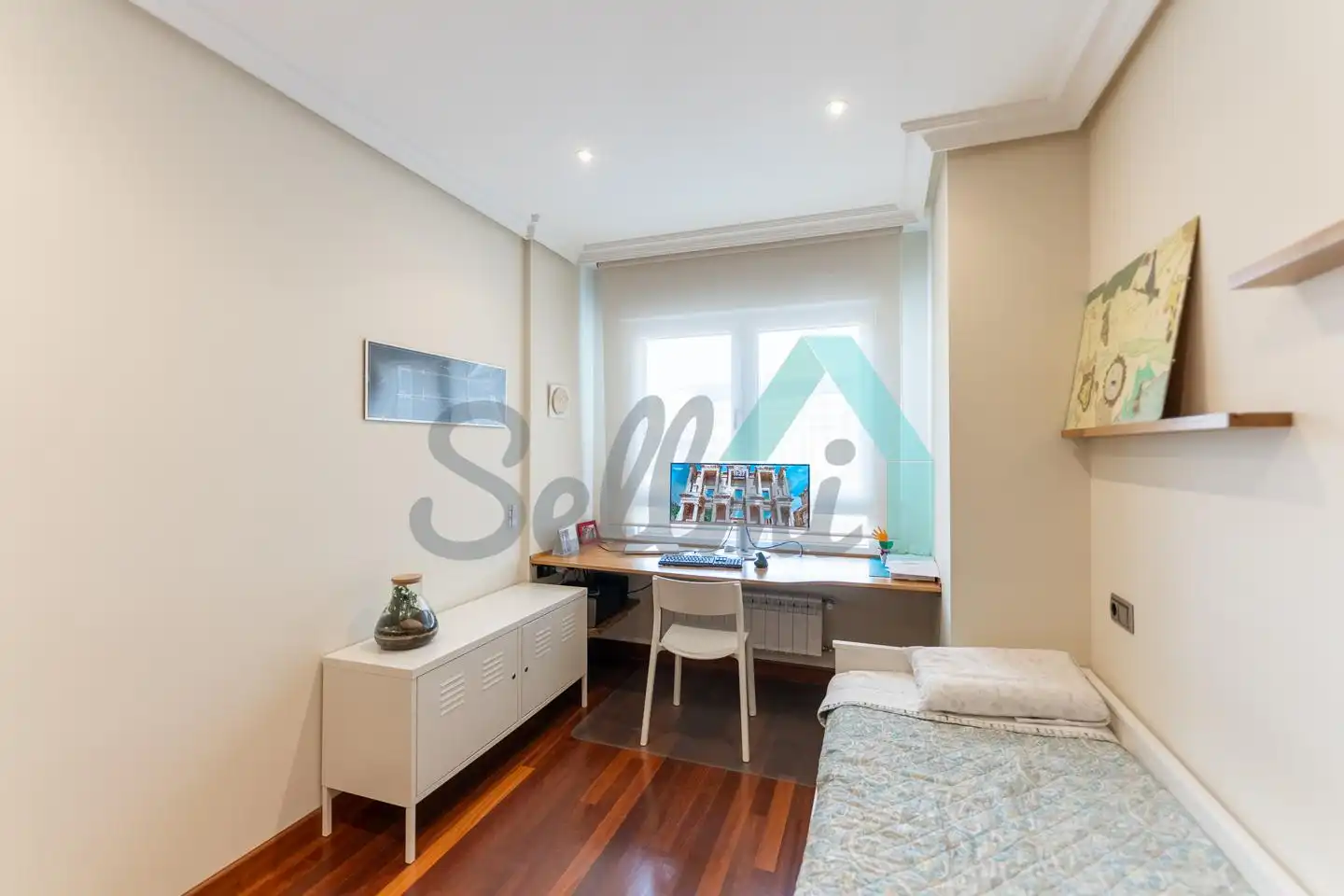 Bedroom of Flat for rent in Oviedo   with Heating, Parquet flooring and Furnished