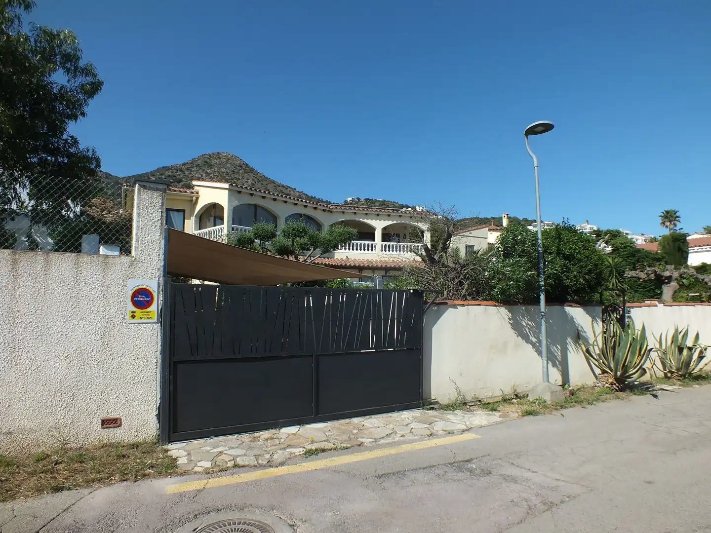 Exterior view of Houses for sale in Roses  with Air Conditioner, Heating and Private garden