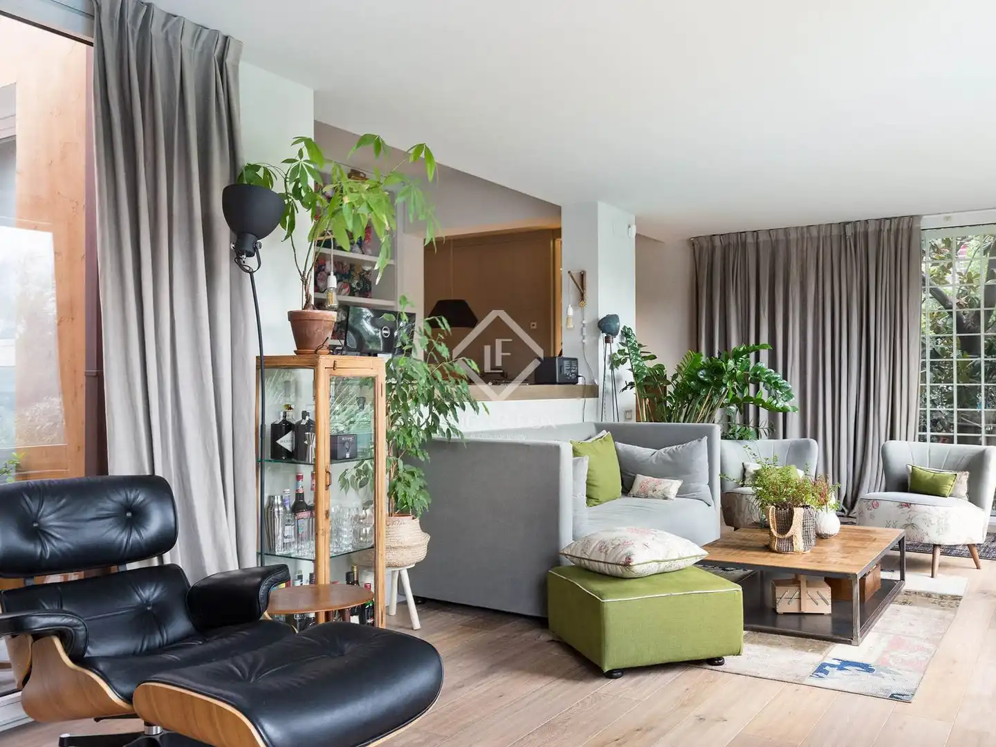 Living room of Houses for sale in Sant Cugat del Vallès  with Air Conditioner, Private garden and Storage room
