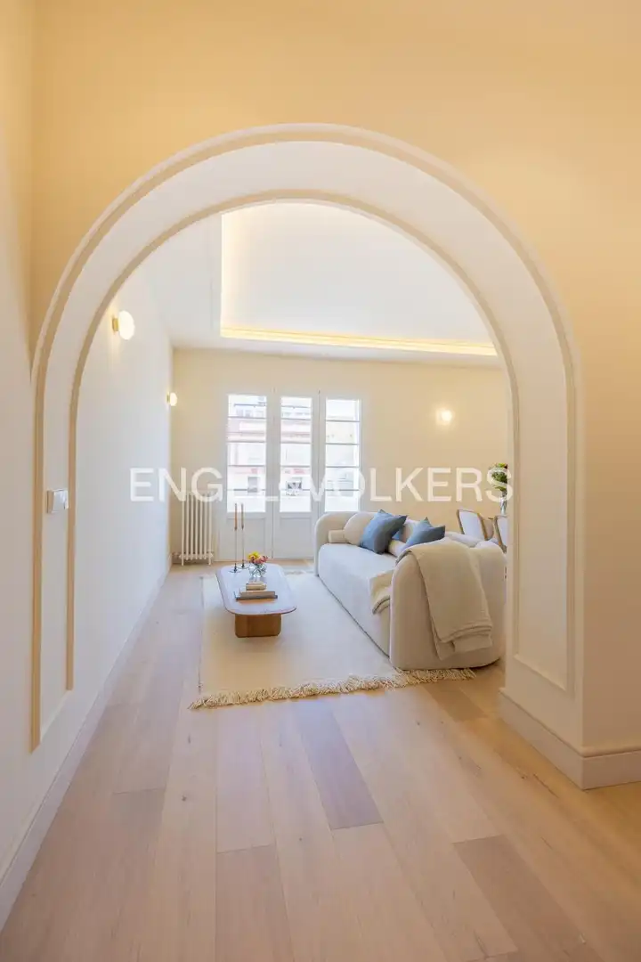 Living room of Flat for sale in Madrid  with Air Conditioner, Heating and Parquet flooring