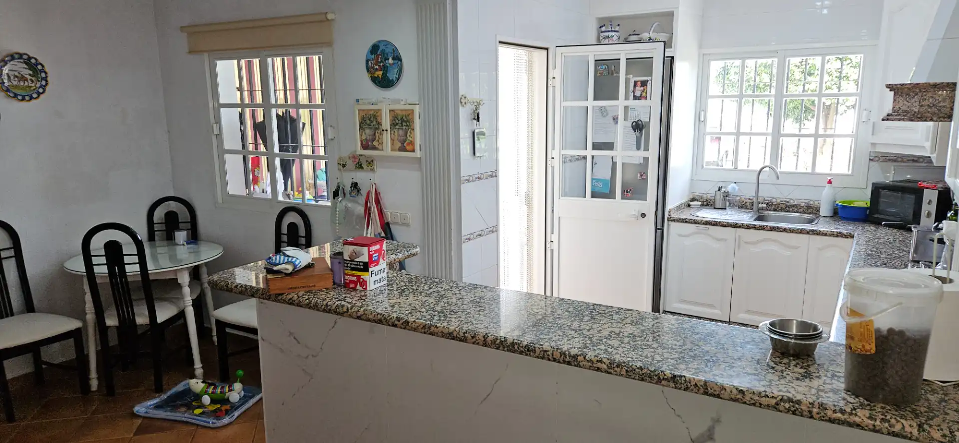 Cuina de Casa o xalet en venda en Chiclana de la Frontera amb Aire condicionat, Calefacció i Jardí privat
