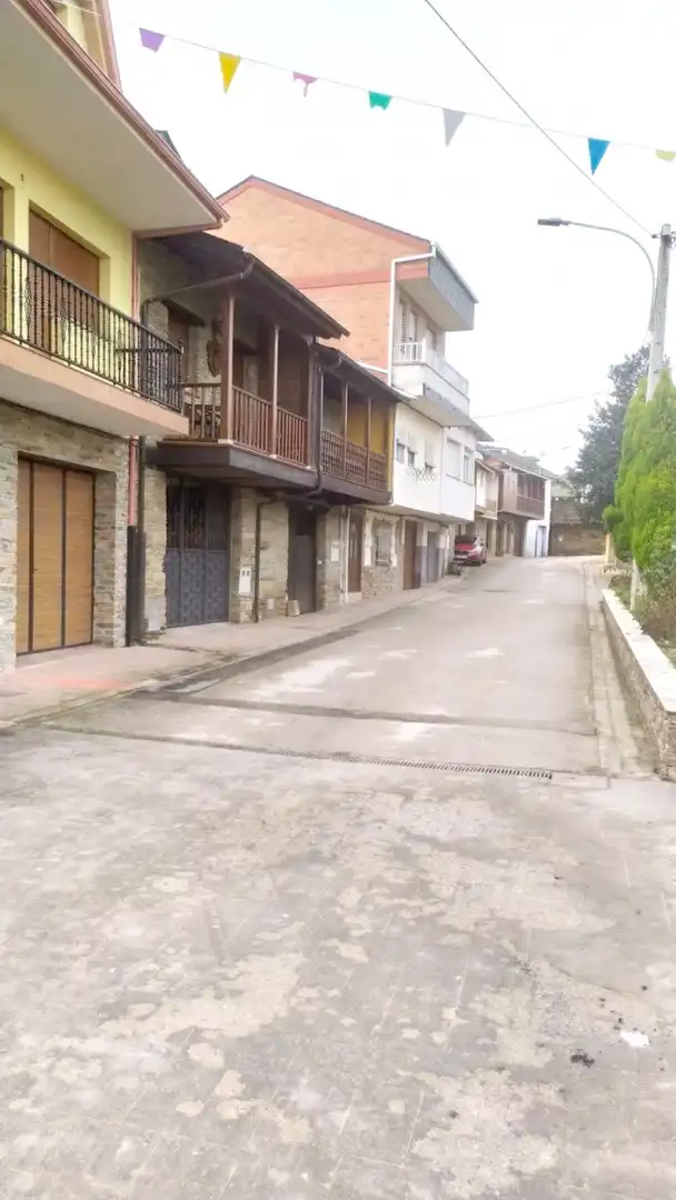 Vista exterior de Casa o chalet en venta en Vega de Espinareda con Calefacción