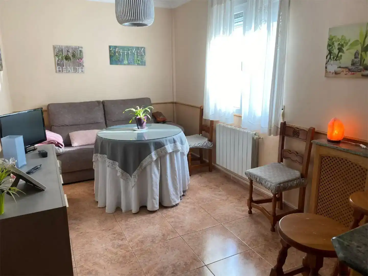 Sala d'estar de Casa adosada en venda en La Roda amb Balcó