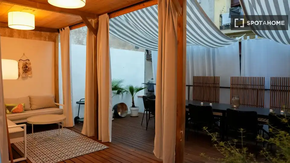Piso con terraza en alquiler en Ciutat Vella, imagen 6