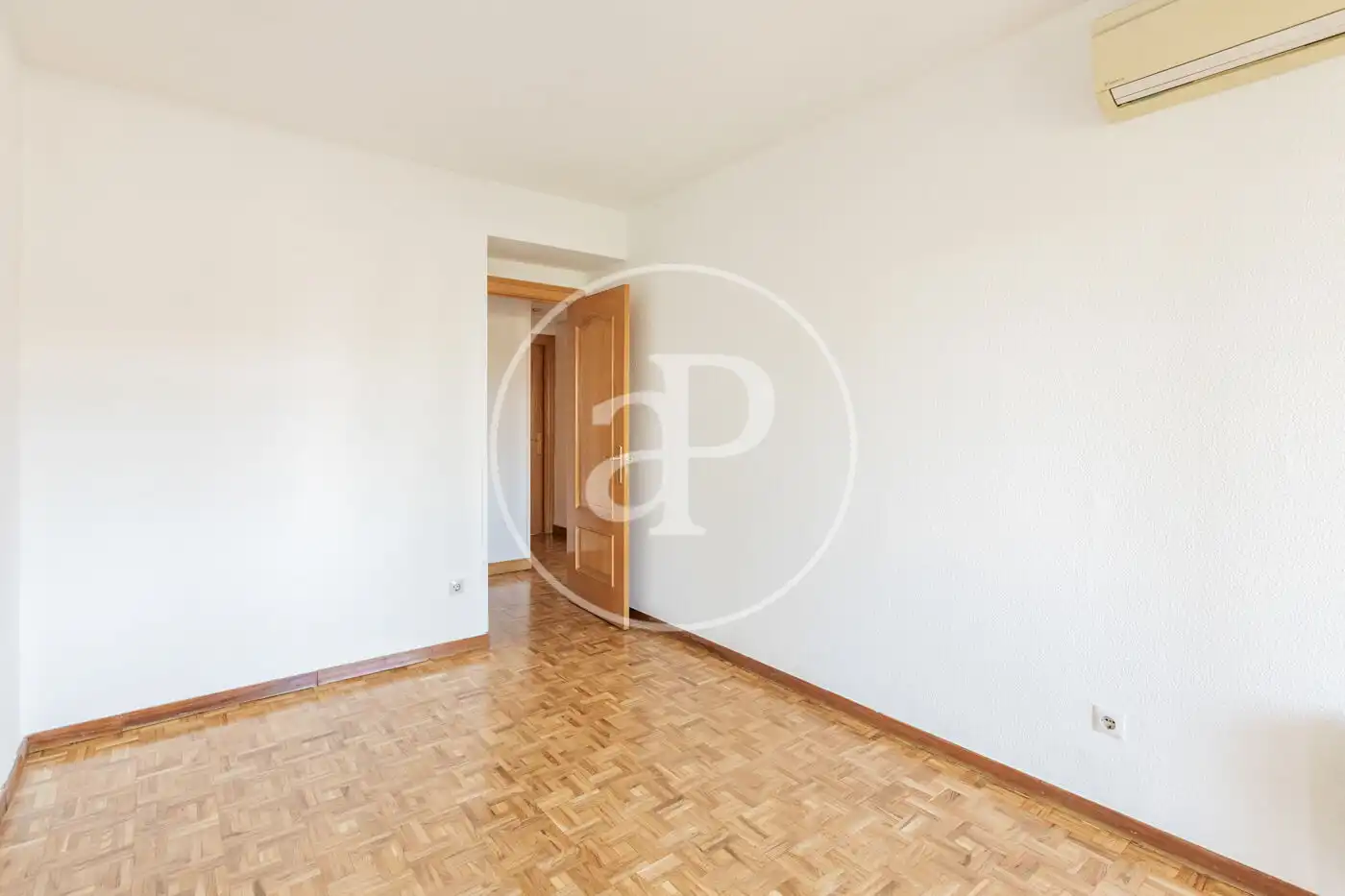 Bedroom of Flat for rent in Madrid  with Air Conditioner, Heating and Private garden