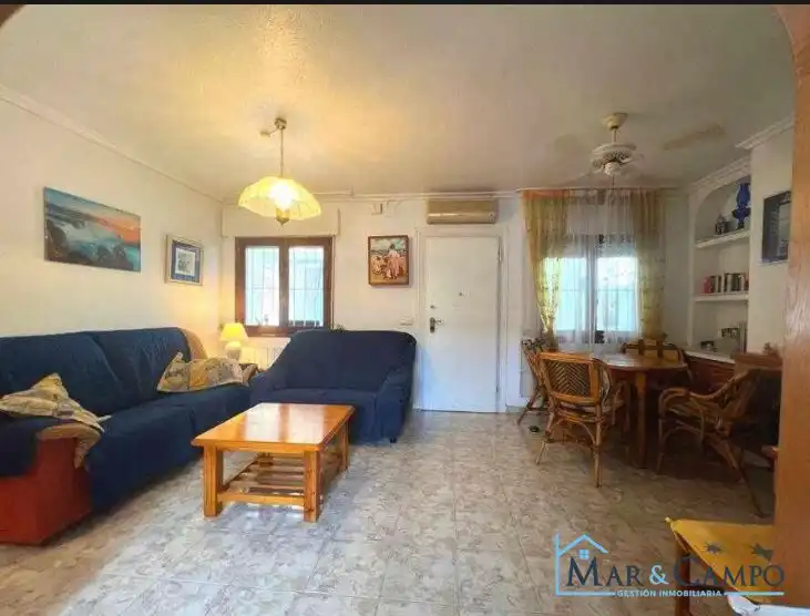 Vista exterior de Casa adosada en venta en Los Alcázares con Aire acondicionado, Jardín privado y Amueblado
