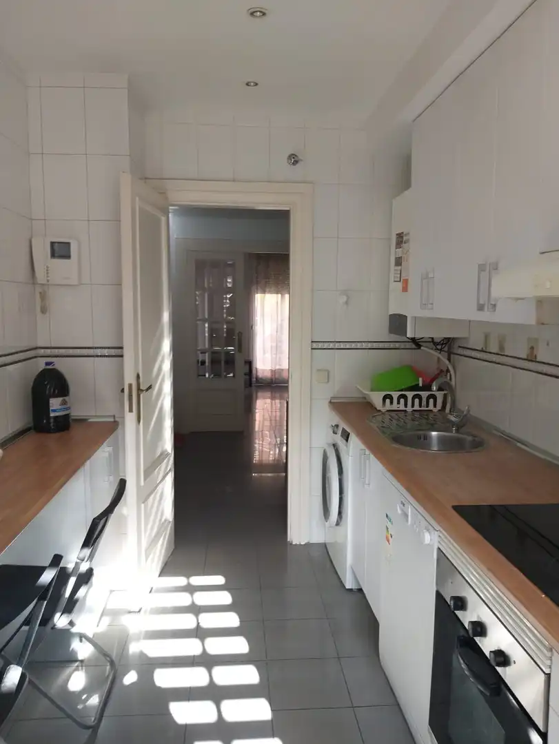 Cuina de Pis de lloguer en Alcorcón amb Aire condicionat, Calefacció i Rentadora