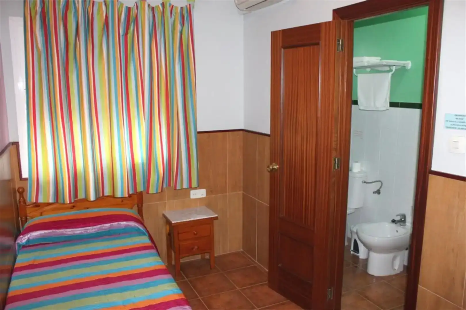 Dormitori de Local en venda en Paradas amb Aire condicionat