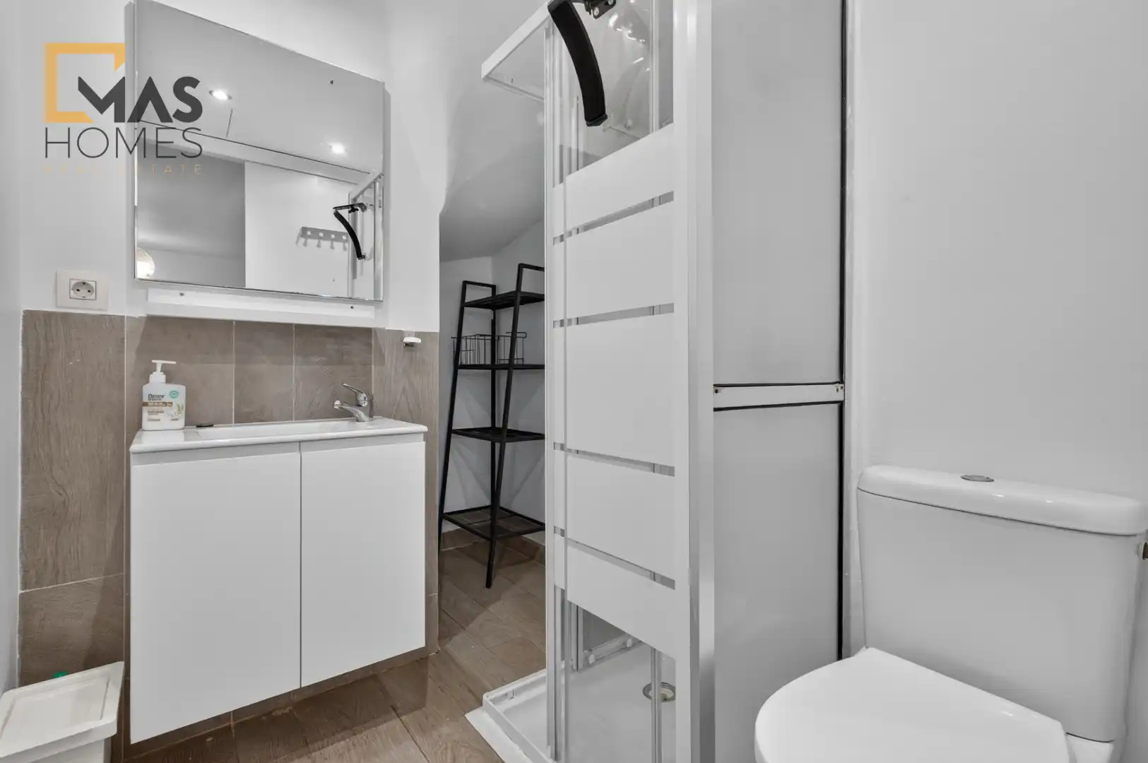 Bathroom of Buildings for sale in Ciutat Vella