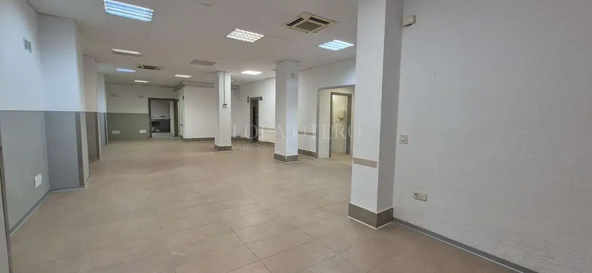 Business premises to rent in literato azorín 15, imagen 3
