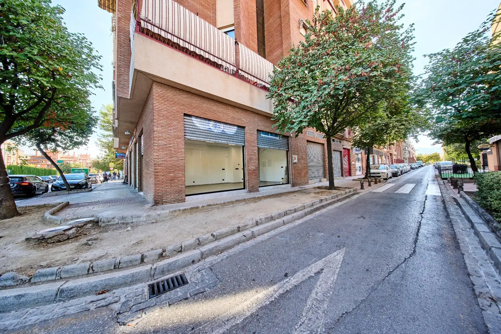 Local de alquiler en Calle Torre de Peralada, Castaño - Mirasierra