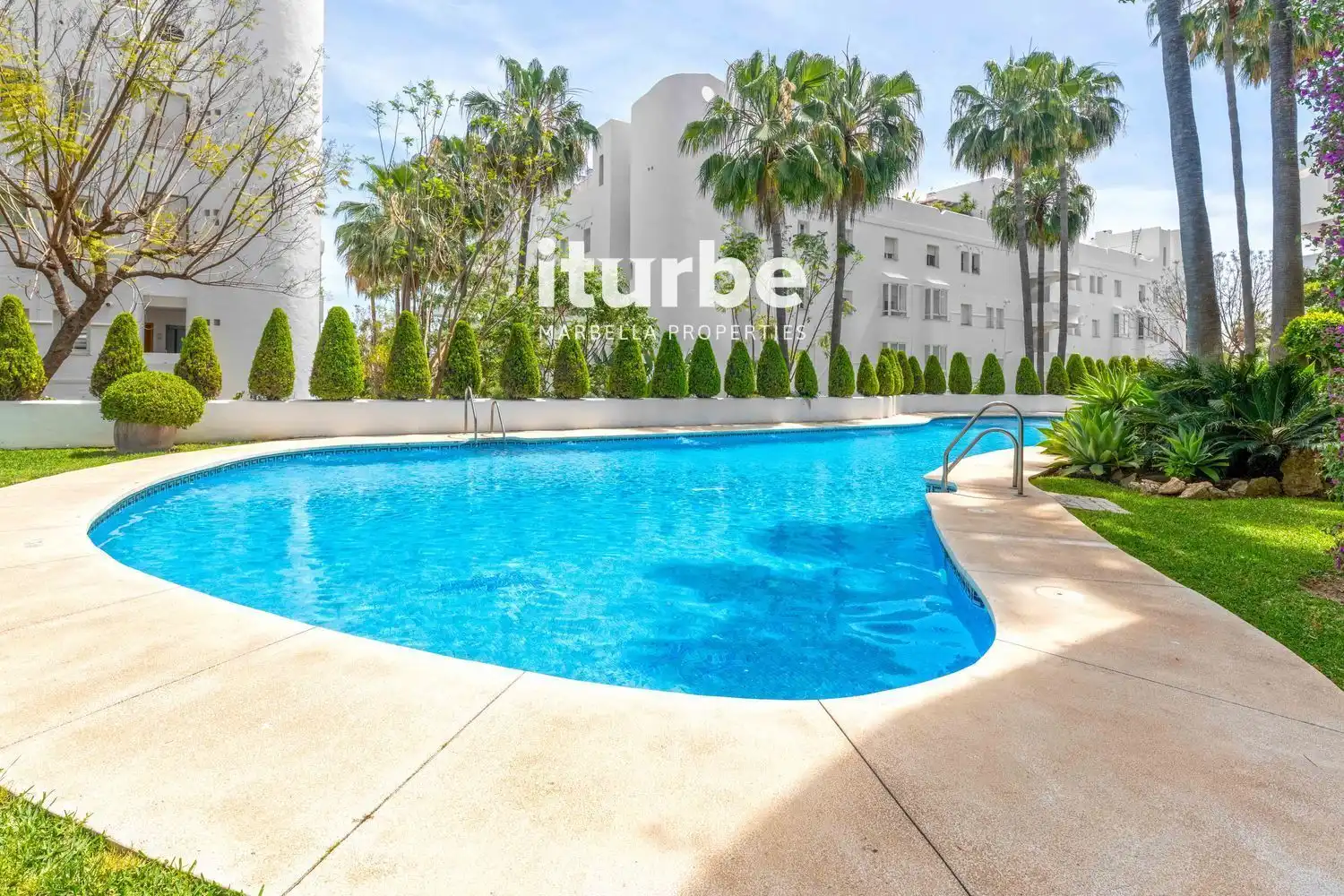 Außenansicht von Maisonette zum Verkauf in Marbella mit Klimaanlage, Terrasse und Abstellraum