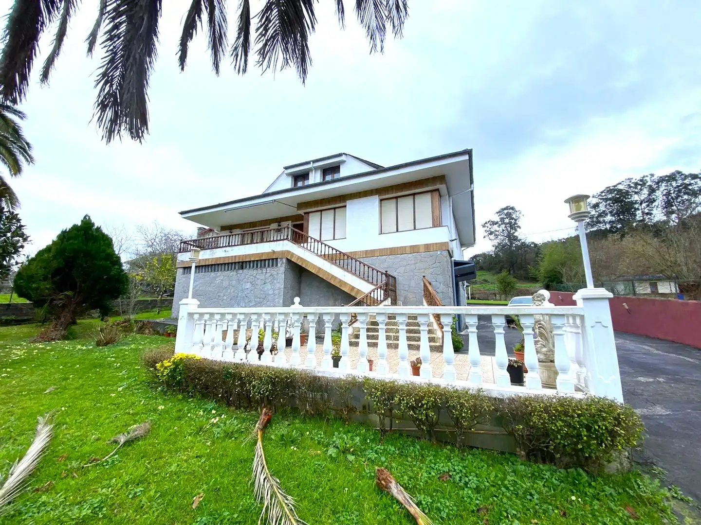 Vista exterior de Casa o xalet en venda en Castro-Urdiales amb Calefacció, Jardí privat i Parquet