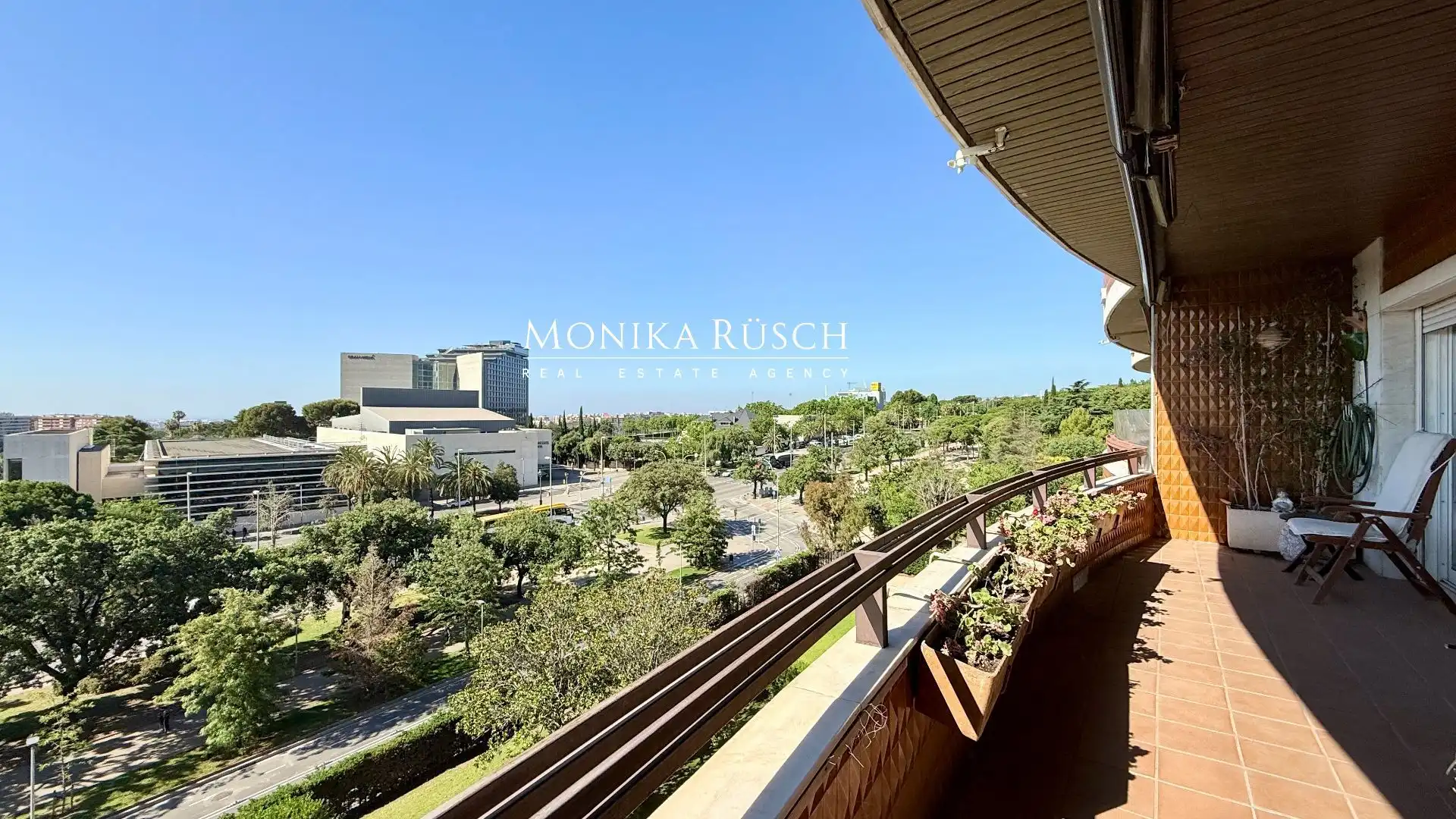 Vista exterior de Piso en venta en Barcelona con Calefacción, Terraza y Trastero