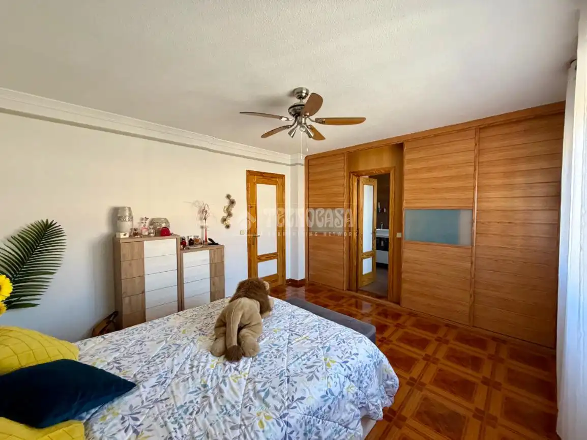 Schlafzimmer von Einfamilien-Reihenhaus zum Verkauf in Azuqueca de Henares mit Klimaanlage und Heizung