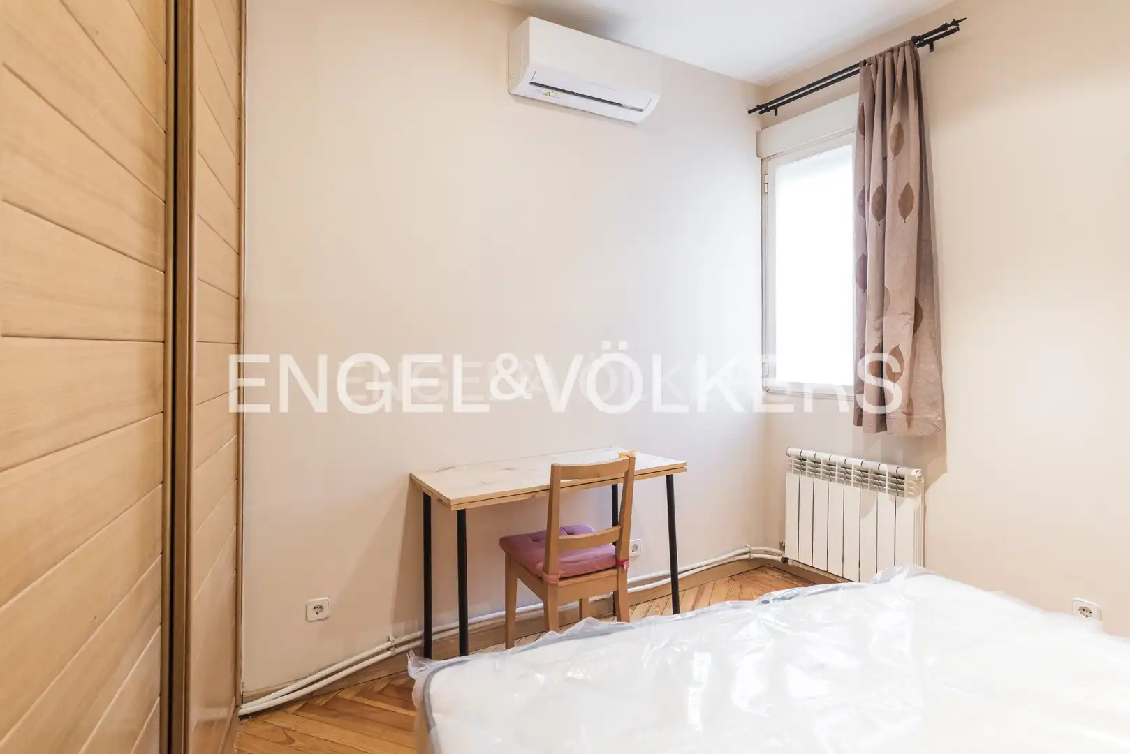 Bedroom of Flat for rent in Madrid  with Air Conditioner, Heating and Furnished