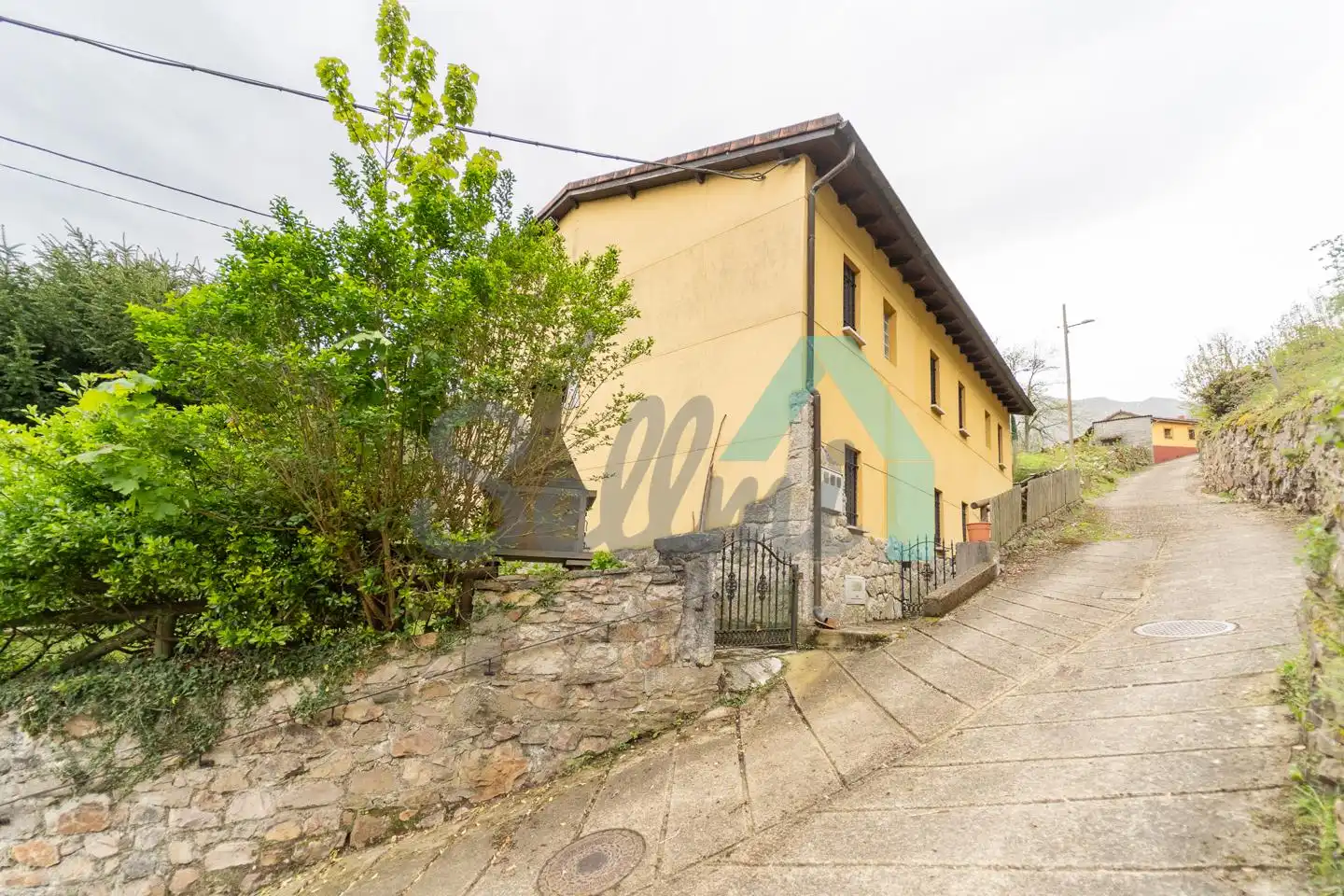 Vista exterior de Casa o chalet en venta en Quirós con Calefacción, Jardín privado y Terraza
