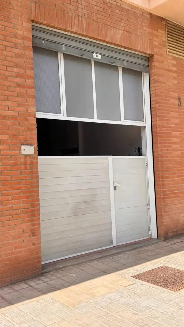 Vista exterior de Local en venda en La Pobla de Farnals