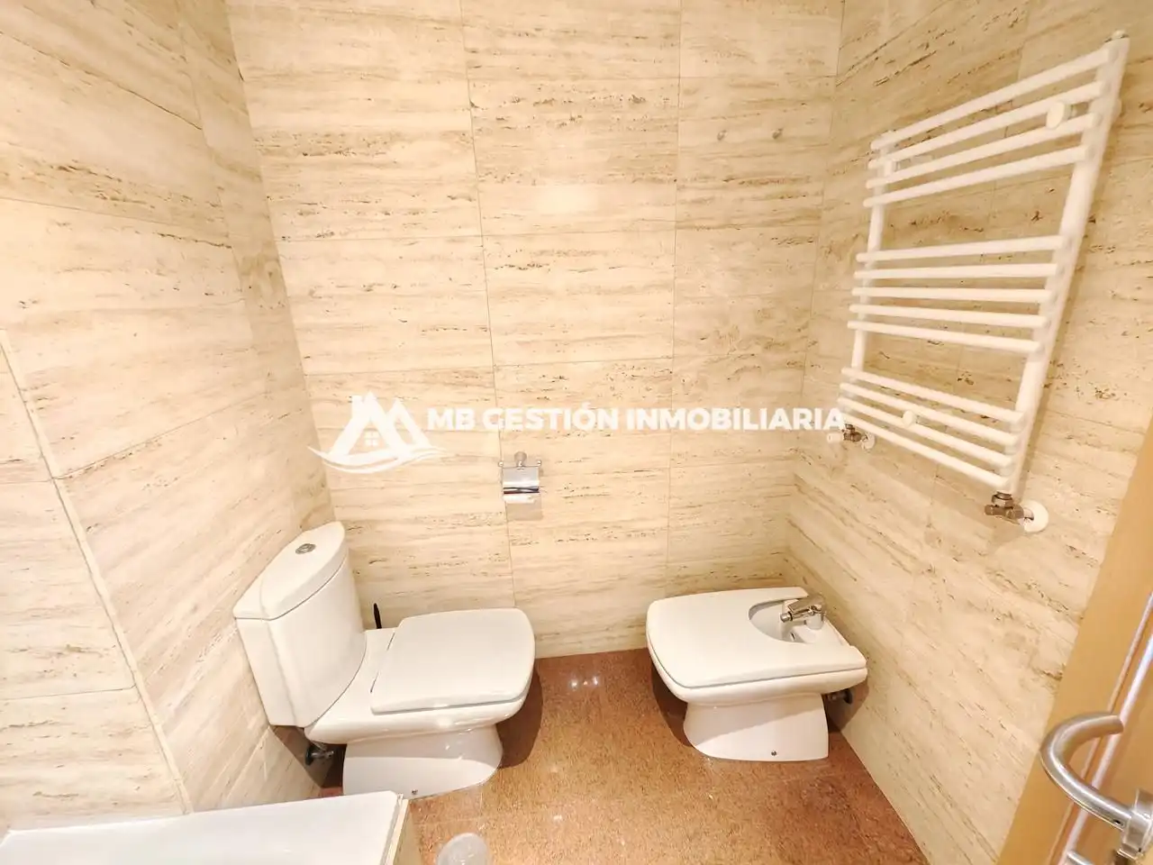 Bathroom of Attic for sale in Fuenlabrada  with Air Conditioner, Heating and Private garden