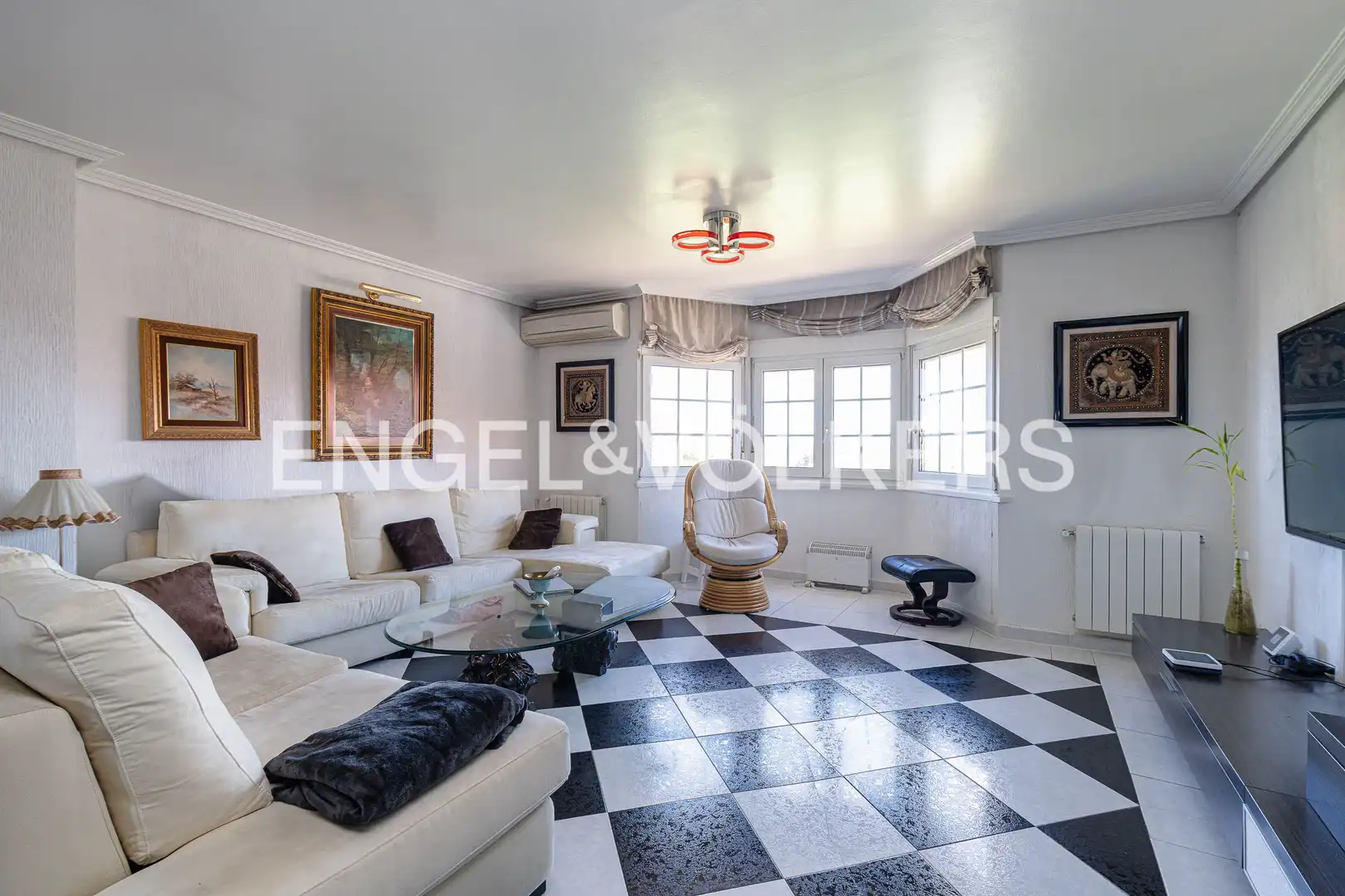 Sala d'estar de Finca rústica en venda en Móstoles amb Aire condicionat, Calefacció i Jardí privat