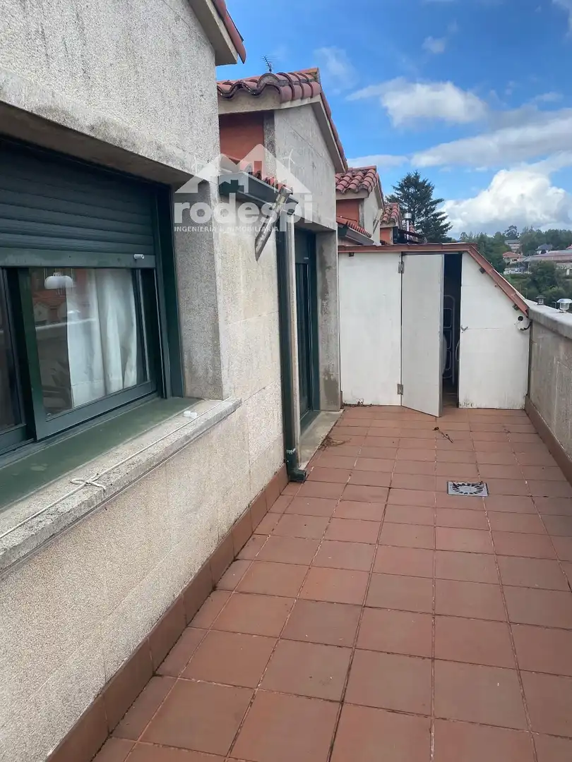 Vista exterior de Ático de alquiler en A Cañiza   con Calefacción, Terraza y Amueblado