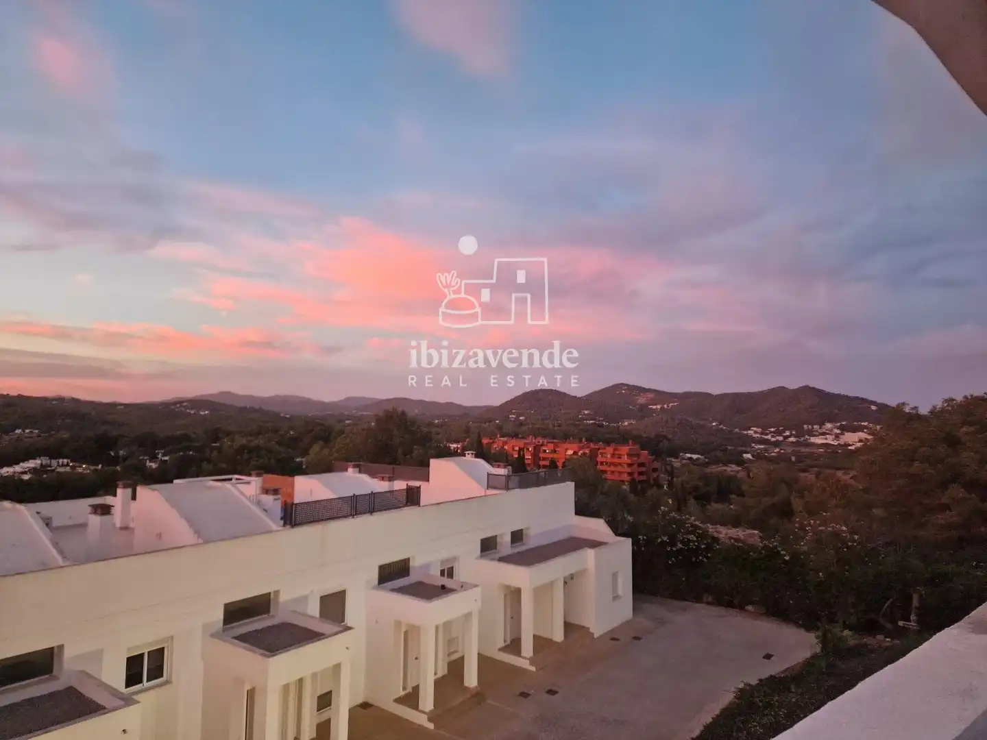 Vista exterior de Dúplex en venta en Santa Eulària des Riu con Aire acondicionado, Terraza y Piscina