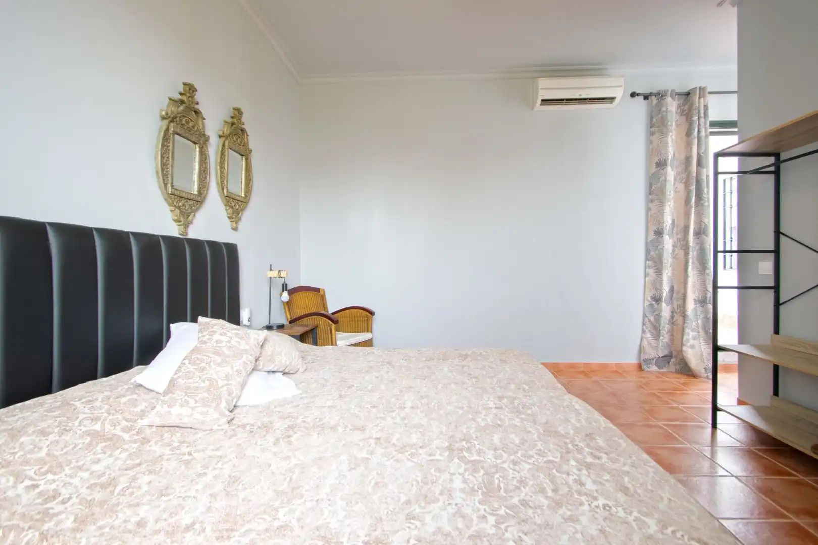 Dormitori de Casa o xalet en venda en Burguillos amb Aire condicionat, Jardí privat i Terrassa