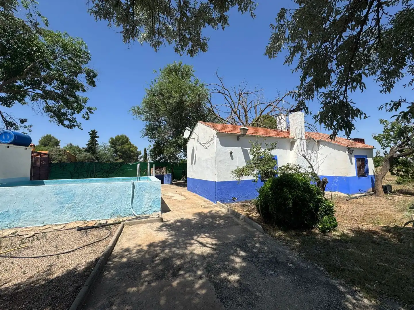 Vista exterior de Finca rústica en venta en Valdepeñas con Piscina