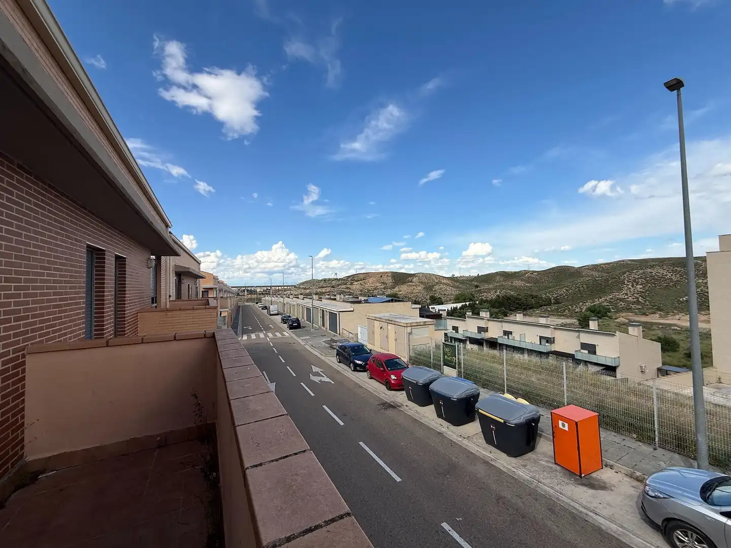 Vista exterior de Casa adosada en venta en Cuarte de Huerva con Aire acondicionado, Calefacción y Jardín privado