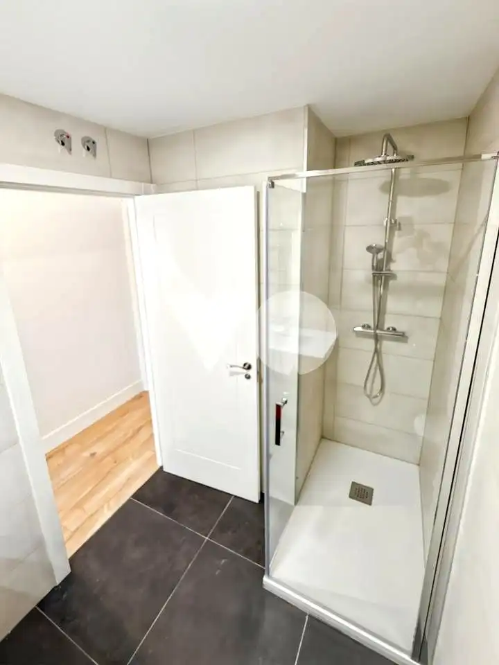 Bany de Pis en venda en Madrid amb Aire condicionat, Calefacció i Terrassa