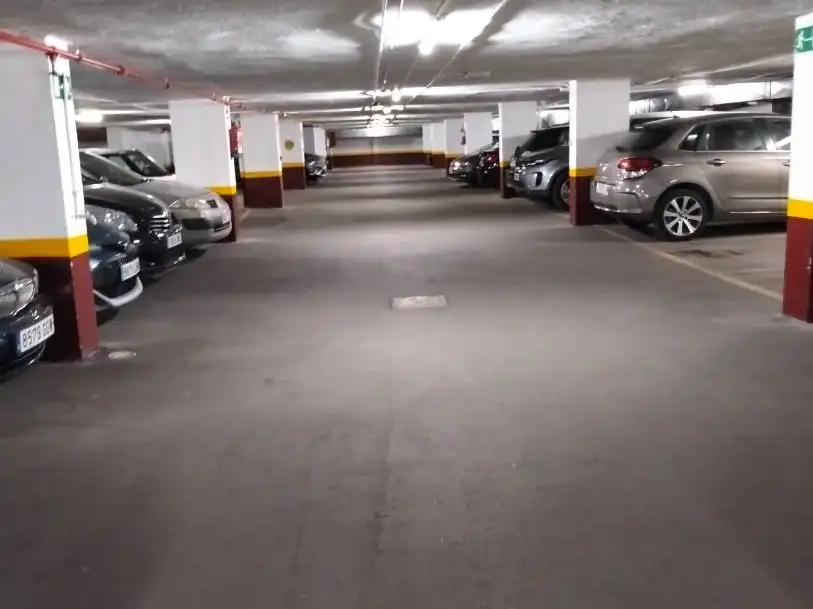 Parkplatz von Garage zur Miete in Madrid