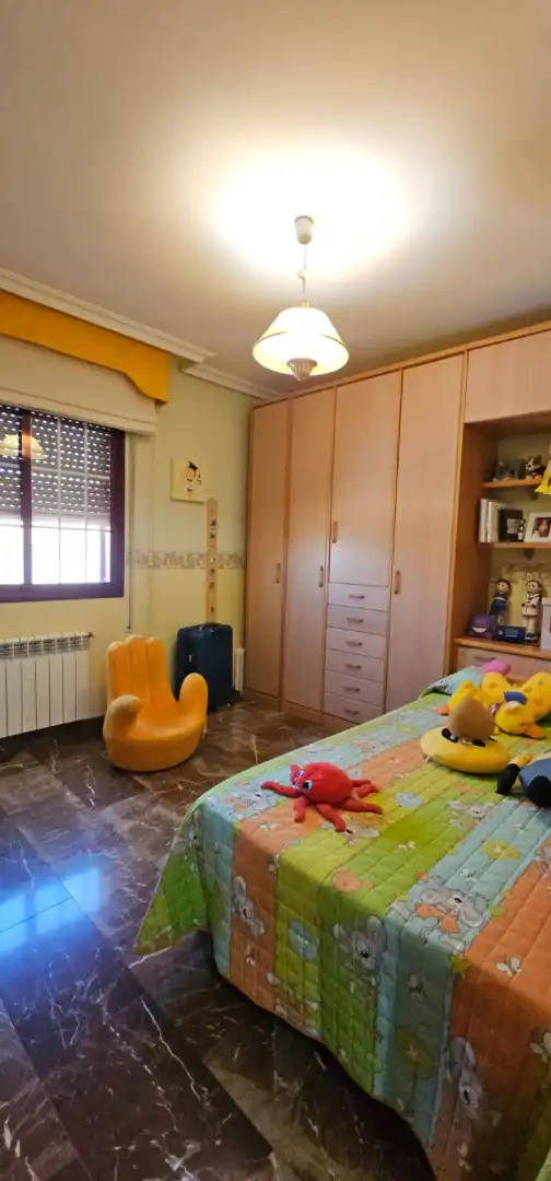 Dormitori de Casa o xalet en venda en Puertollano amb Aire condicionat, Calefacció i Jardí privat