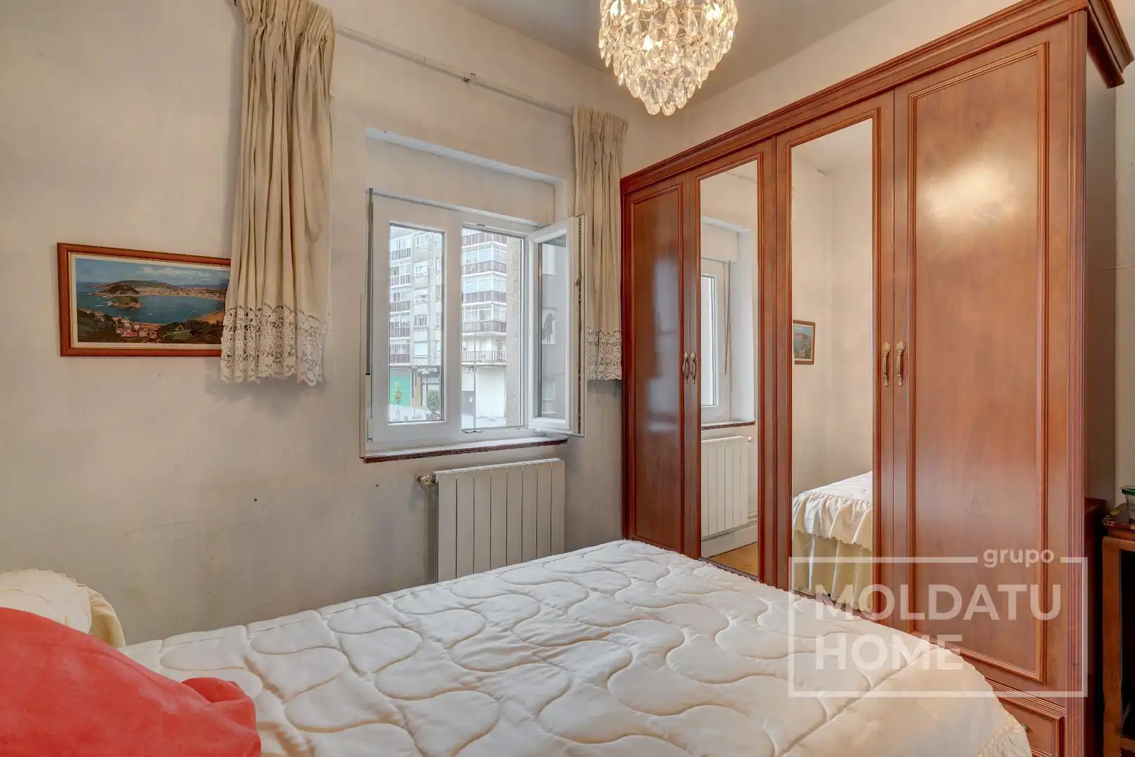 Schlafzimmer von Wohnung zum Verkauf in Irun  mit Heizung